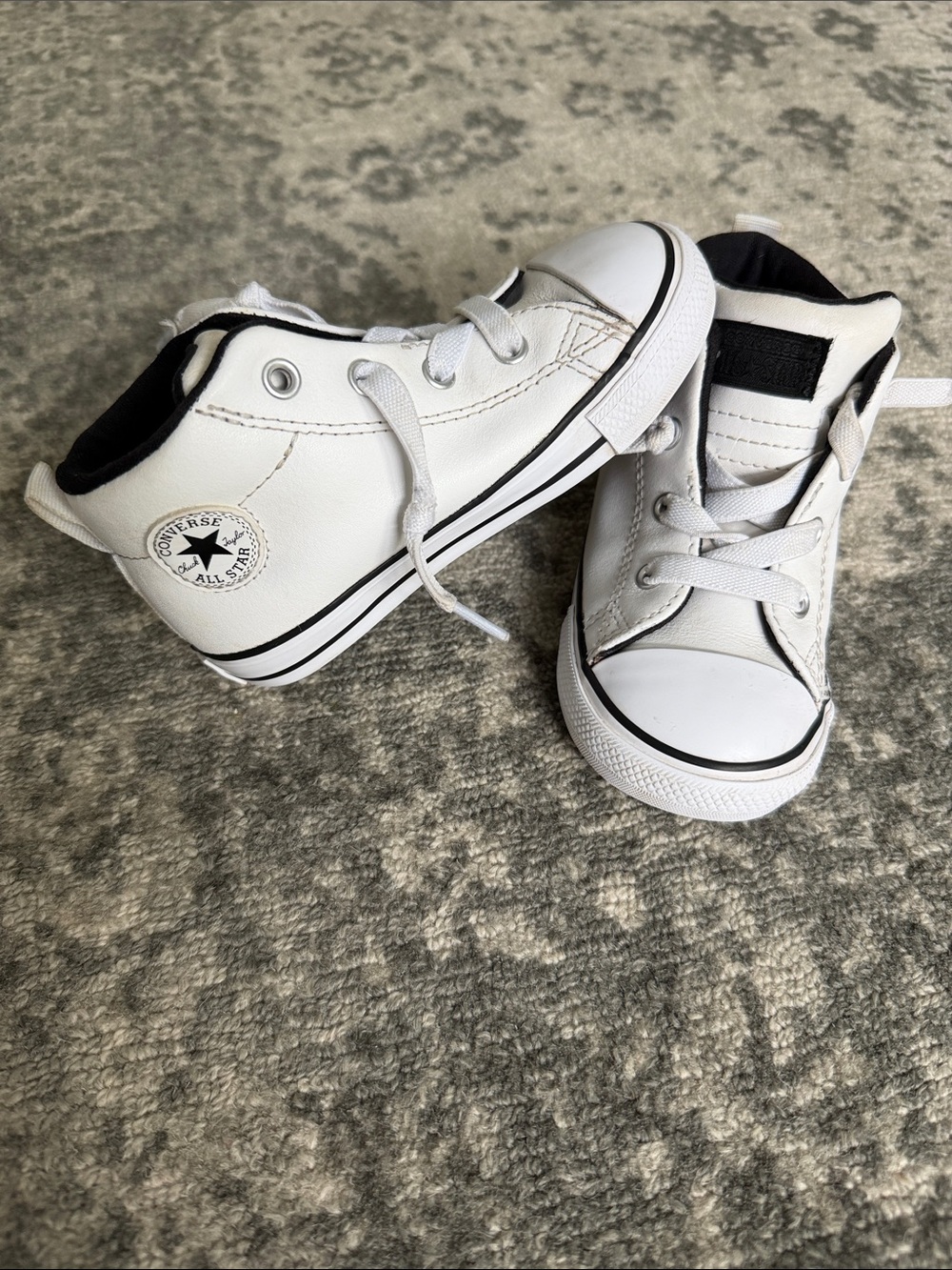 Converse all star White and Black High-Top Baby Sneakers toddler size 8 leather